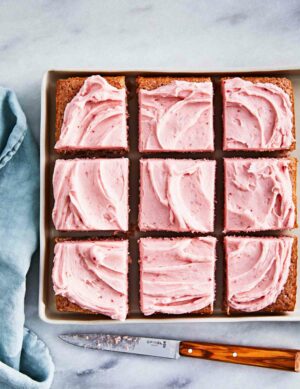 This Strawberry- Rosé Cake Wowed My Girlfriends’ Supper Club