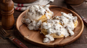Biscuits And Gravy: 6 Things You Might Not Know About The Southern Staple – The Daily Meal