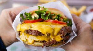 4 Hudson Valley Restaurants Have Huge Deals for Cheeseburger Day