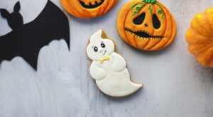 The Halloween Hack That Turns Your Heart Cookies Into Ghosts In 2 Steps