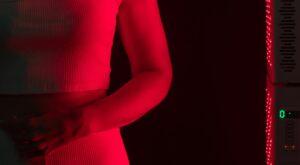TikTokers Are Claiming Red Light Therapy Can Help You Lose Weight. Is It Legit?