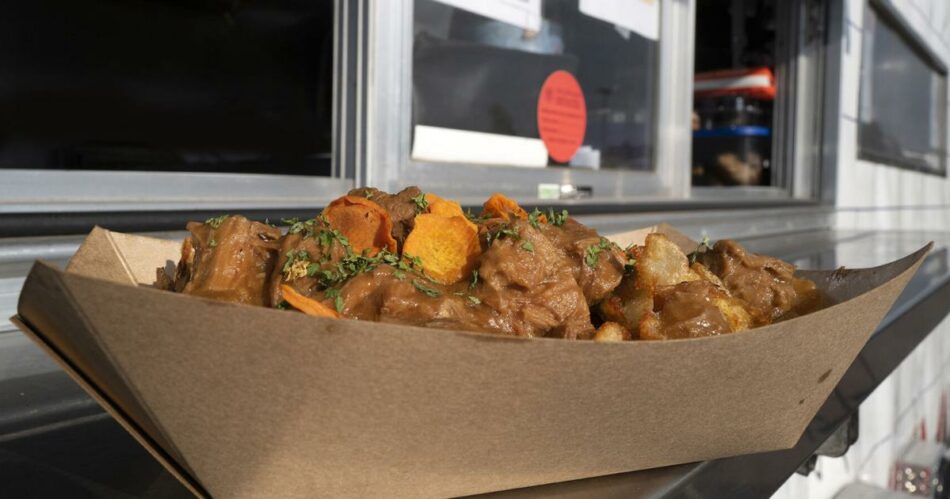 Comfort food on wheels: Colorado Springs-area food truck serves up chicken pot pie, mini doughnuts| Dining review