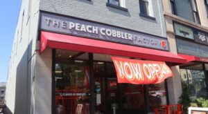 COLUMN: Indiana alumnus’ Peach Cobbler Factory brings a southern flare to Bloomington