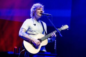 Watch Ed Sheeran Get Hammered During NY Pub Crawl Celebrating ‘Autumn Variations’ Album