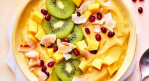 This Anti-Inflammatory Mango Smoothie Bowl Is All We Want For … – EatingWell