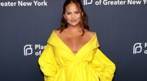 Chrissy Teigen Struggles To Get a Perfect Photo with All Her Babies & All Moms Can Relate – SheKnows