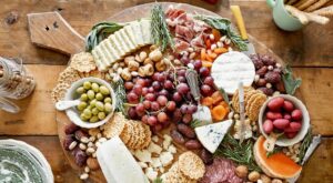 20 Smart Charcuterie Board Ideas – What to Put on a Snack Board – Country Living