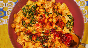 Spicy Rigatoni with Chickpeas and Spinach Recipe – The Kitchn