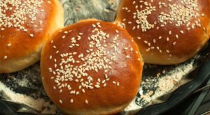 Change The Burger Game With Coconut-Buttered Buns – Daily Meal