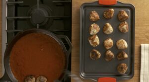 How to make turkey meatballs in tomato sauce