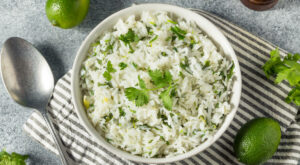 What’s The Ideal Amount Of Cilantro In Copycat Chipotle Rice?